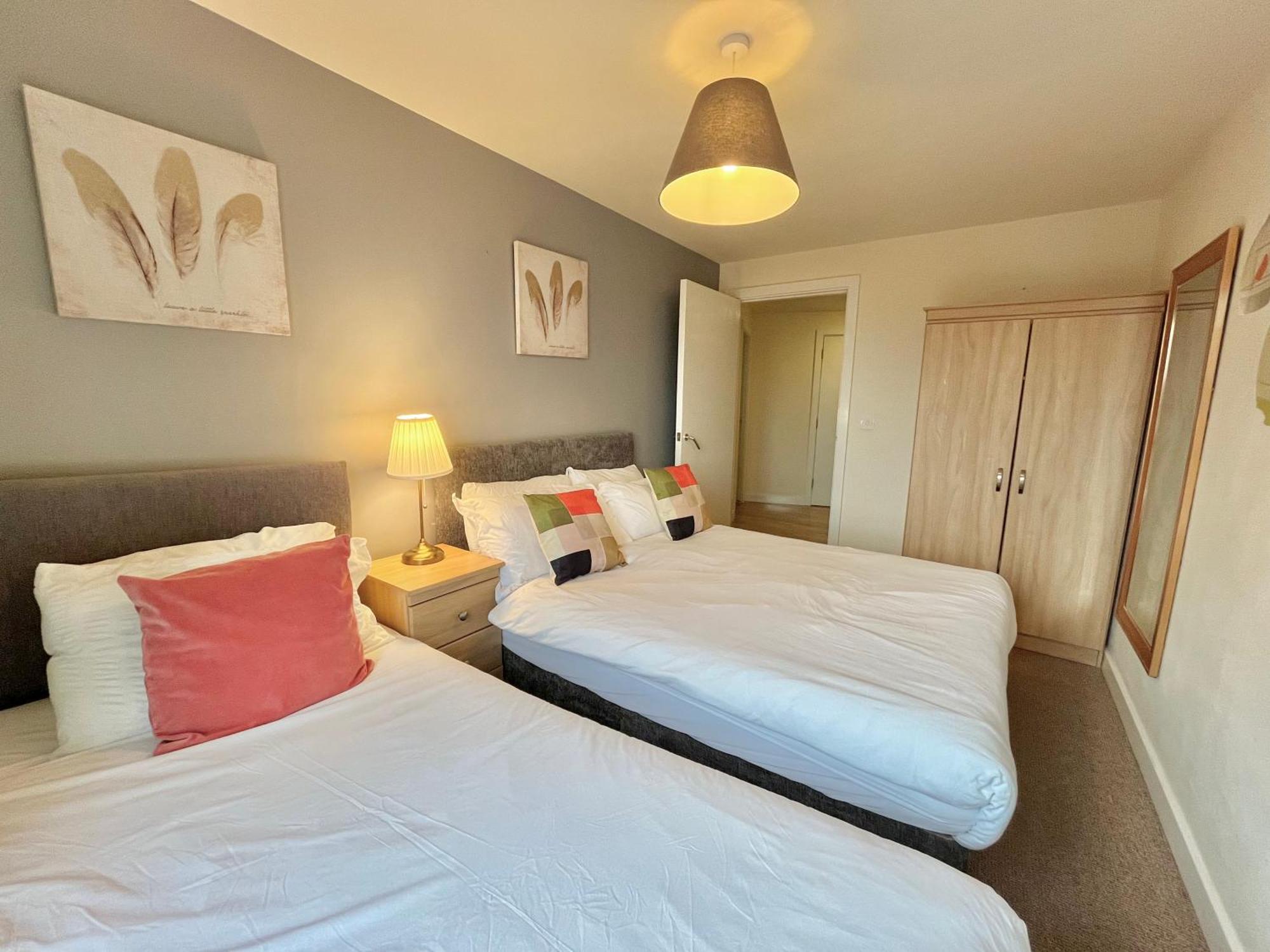 Skyview Apartment By Noknokstay - City Centre With Parking - Group, Family, Business Σέφιλντ Εξωτερικό φωτογραφία